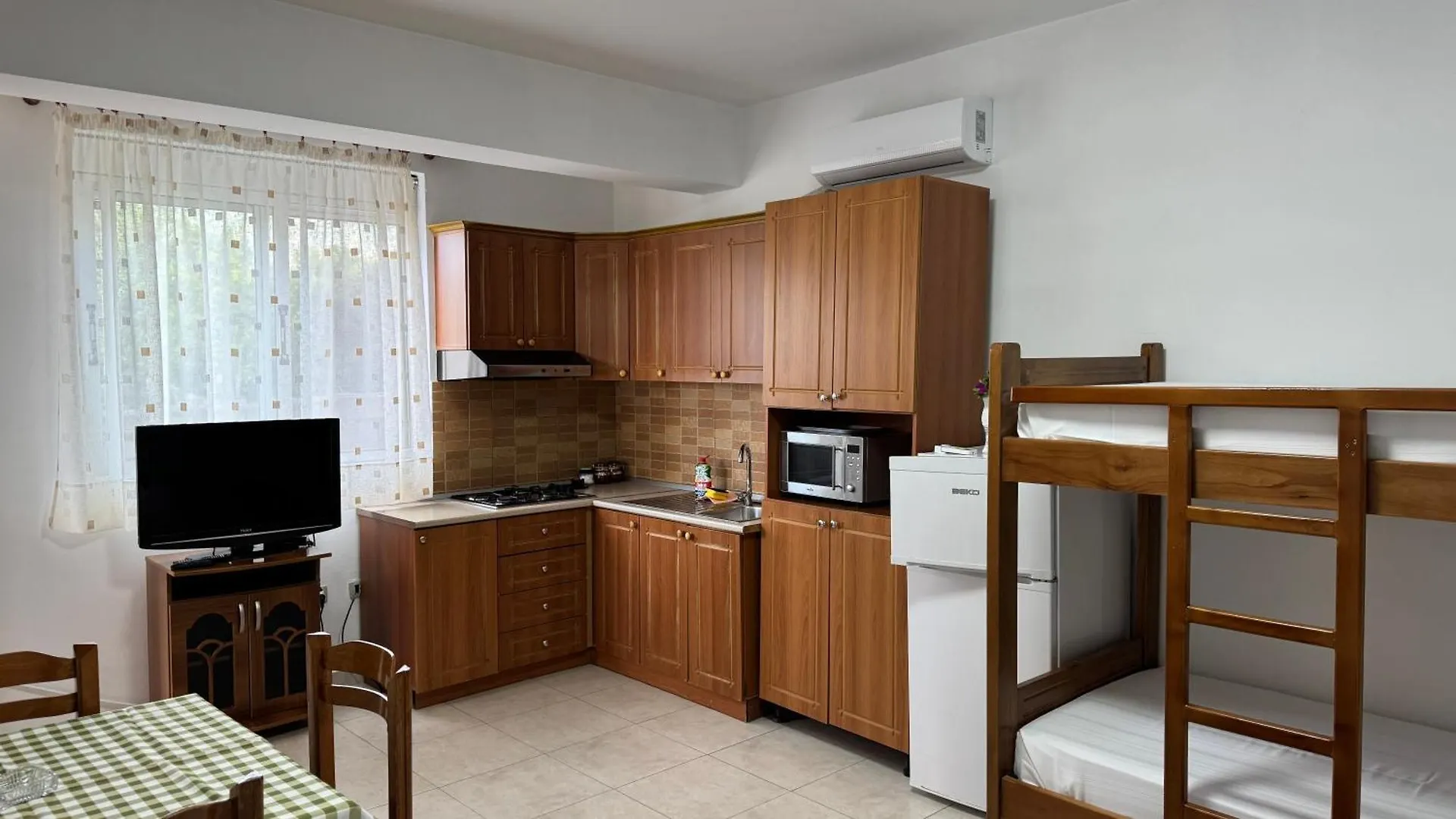 Amel'S Apartments Comfortable Family Stay Near Orikum Beach 0*,  阿尔巴尼亚