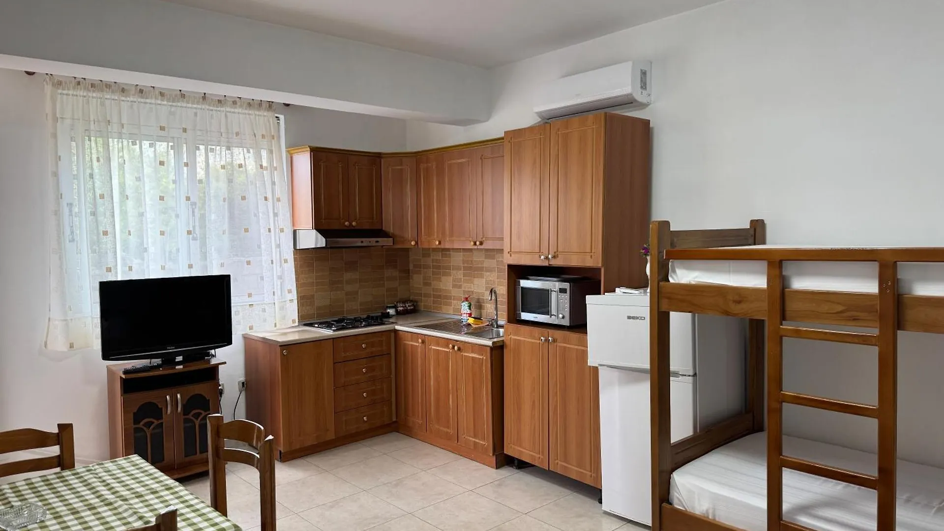 Amel'S Apartments Comfortable Family Stay Near Orikum Beach