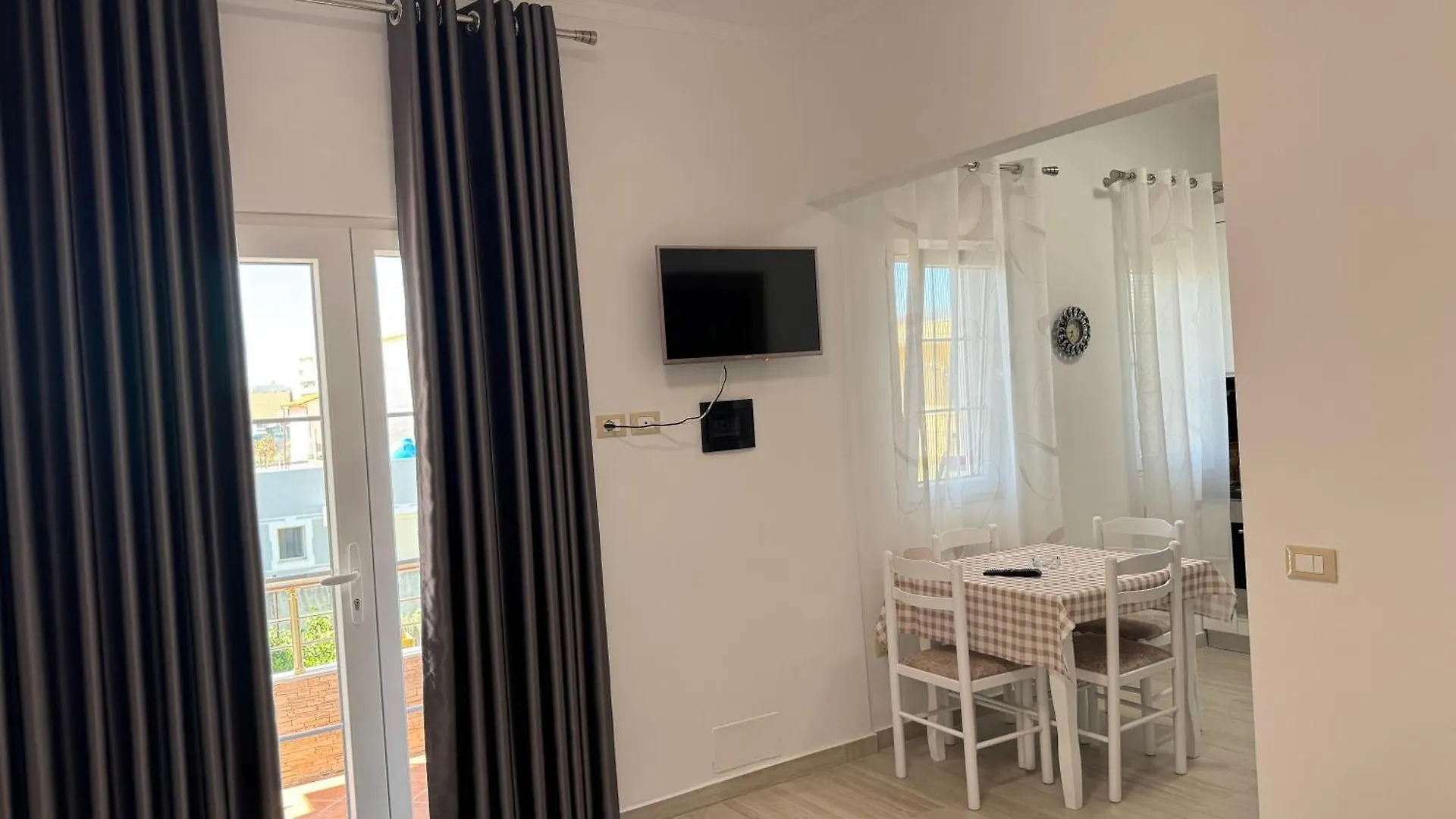 Amel'S Apartments Comfortable Family Stay Near Orikum Beach 阿尔巴尼亚