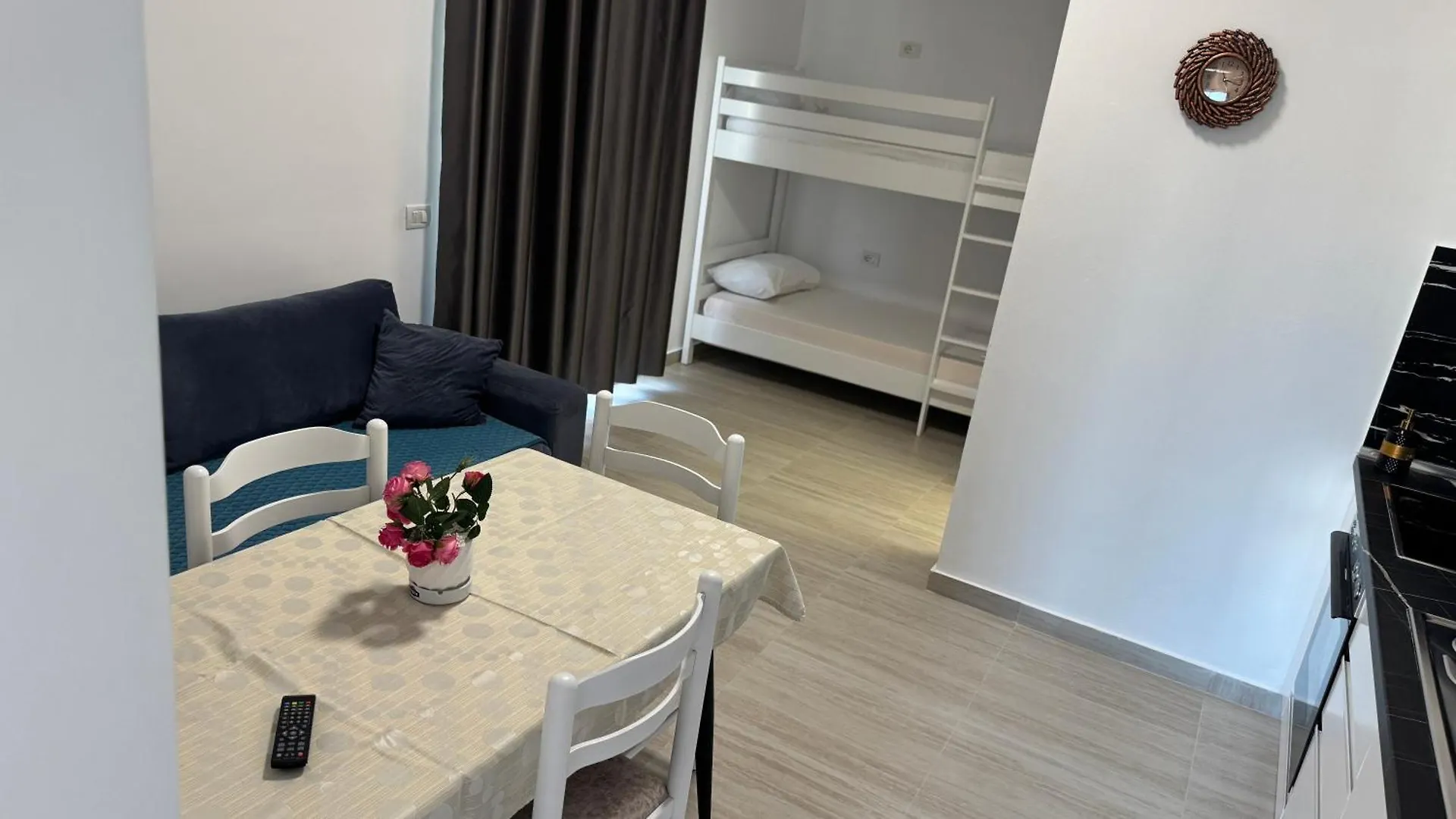 Amel'S Apartments Comfortable Family Stay Near Orikum Beach 阿尔巴尼亚