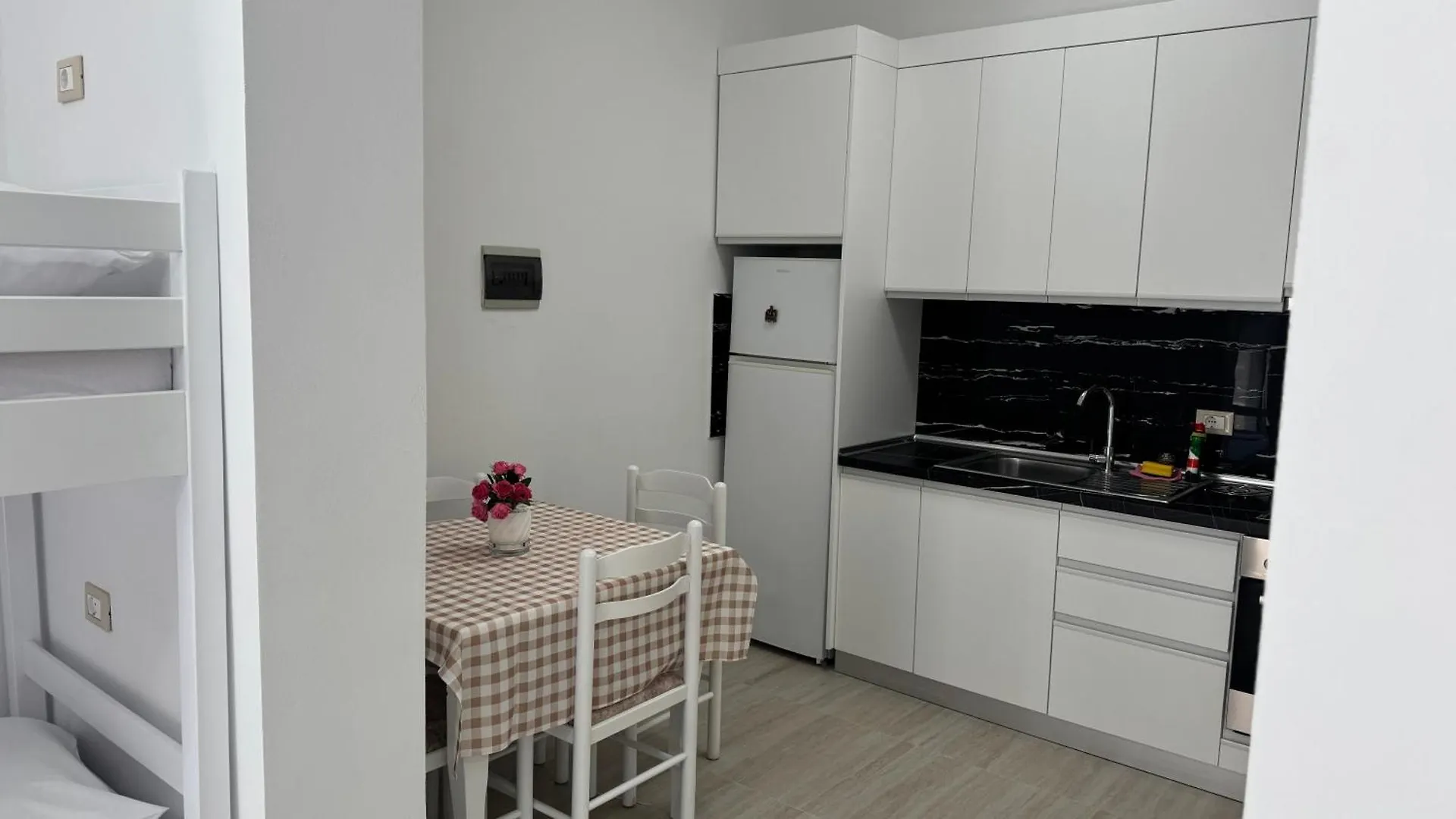 Amel'S Apartments Comfortable Family Stay Near Orikum Beach 0*,