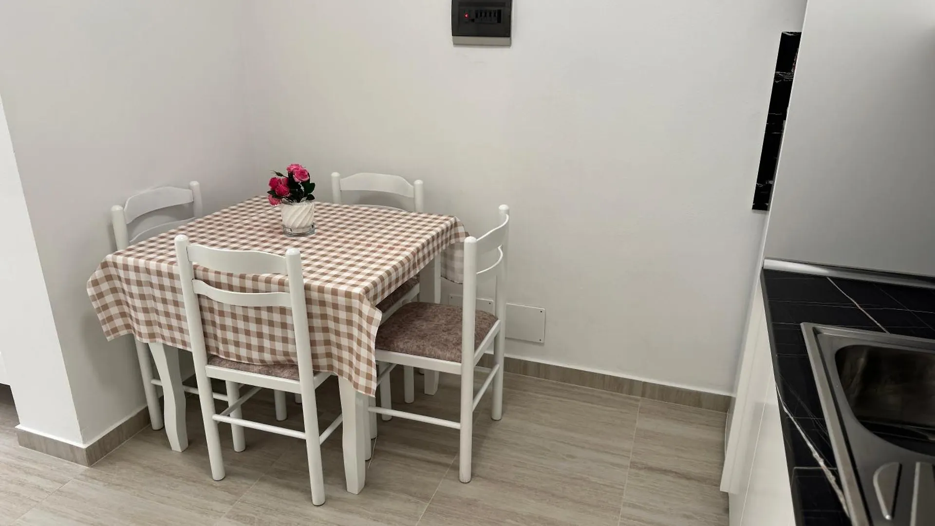 Amel'S Apartments Comfortable Family Stay Near Orikum Beach